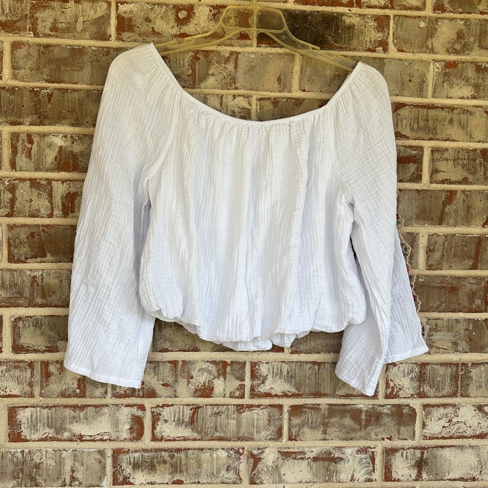 Miami for Francesca’s White Embroidered Floral Off Shoulder Cropped Blouse - Picture 7 of 9